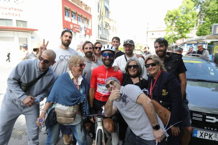 ΔΕΗ Tour of Hellas: Η αγκαλιά της οικογένειας η καλύτερη ανταμοιβή για τον Γιώργο Μπούγλα
