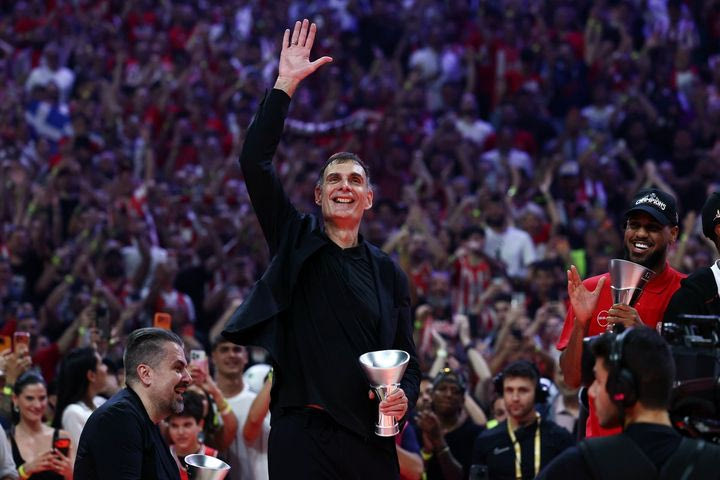 Ολυμπιακός: Υπόκλιση του Γιώργου Μπαρτζώκα στους φιλάθλους των ερυθρόλευκων