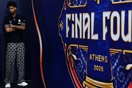 Πόσο κοστίζει το εντυπωσιακό παντελόνι του Τάιλερ Ντόρσεϊ που φόρεσε στην συνέντευξη τύπου ενόψει του μεγάλου τελικού
