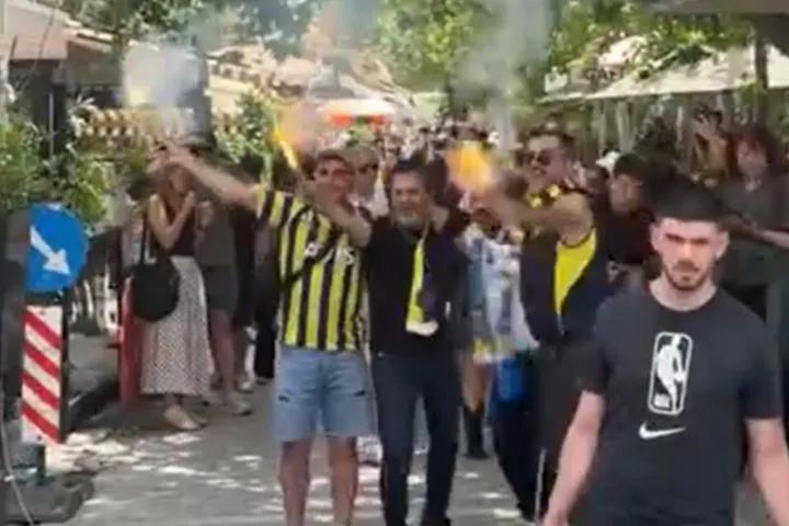 Φενέρμπαχτσε: Οι οπαδοί ξεκίνησαν το πάρτι στο Θησείο