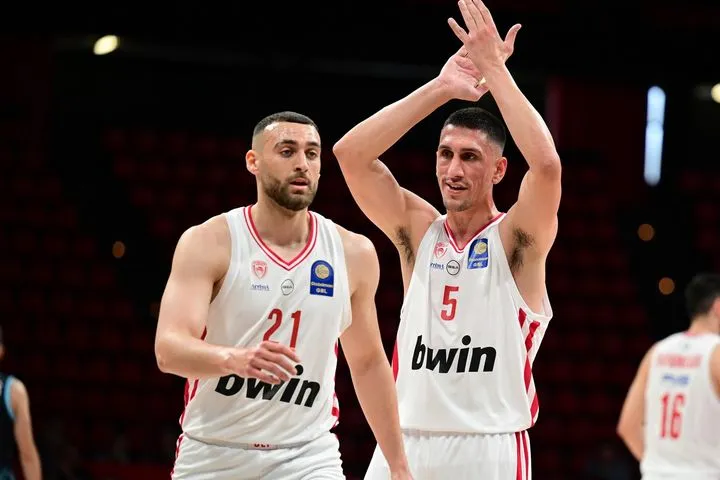 Διαστημικός ο Ολυμπιακός στην πρεμιέρα των playoffs της Stoiximan GBL, έβαλε 117 στον Κολοσσό για το 1-0 στα προημιτελικά