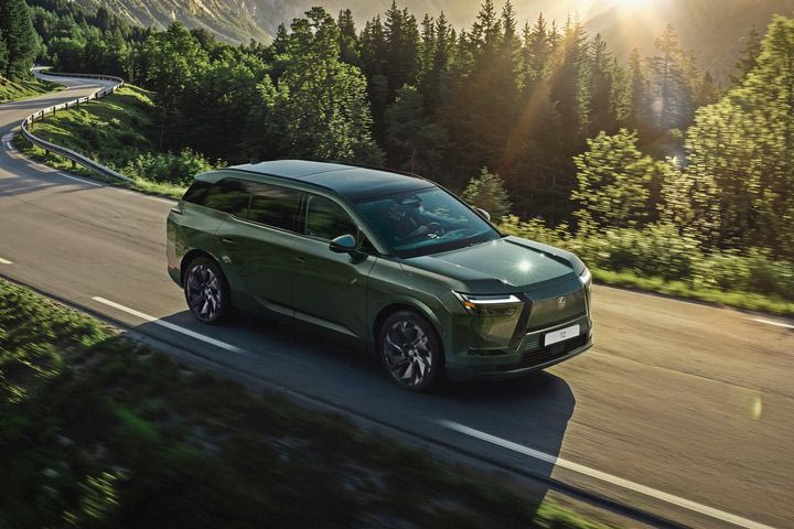 Η Lexus “αγριεύει”: Μάθε τα πάντα για το νέο αμιγώς ηλεκτρικό 6θέσιο SUV που “βάζει τα γυαλιά” στα premium της αγοράς