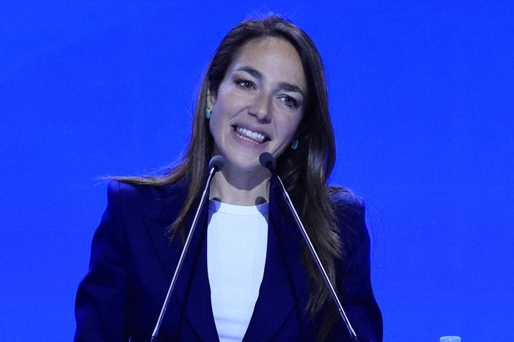 Η Δόμνα Μιχαηλίδου με φανέλα Βεζένκοβ: “Θα τους διαλύσουμε”