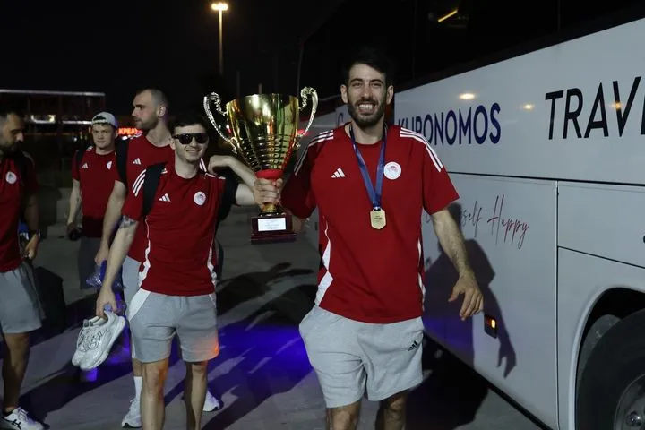 Ολυμπιακός: Τα κλικς από την υποδοχή των οπαδών στο Ρέντη μετά την κατάκτηση της Handball Premier