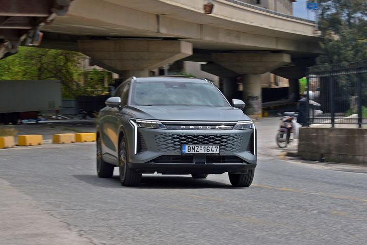 Οδηγούμε το νέο μεγάλο SUV της Omoda, με τους 537 ίππους, την πρίζα και την τετρακίνηση