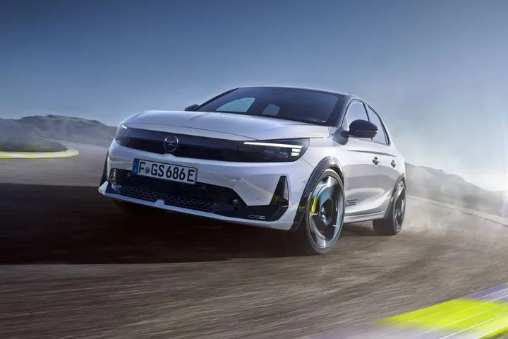 Νέο Corsa GSE: O θρυλικός κωδικός της Opel επιστρέφει στο μικρό μοντέλο με πολύ ρεύμα και 281 ίππους