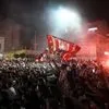 Καίγεται όλη η Ελλάδα: Φίλοι του Ολυμπιακού στους δρόμους πανηγυρίζουν την κατάκτηση της EuroLeague
