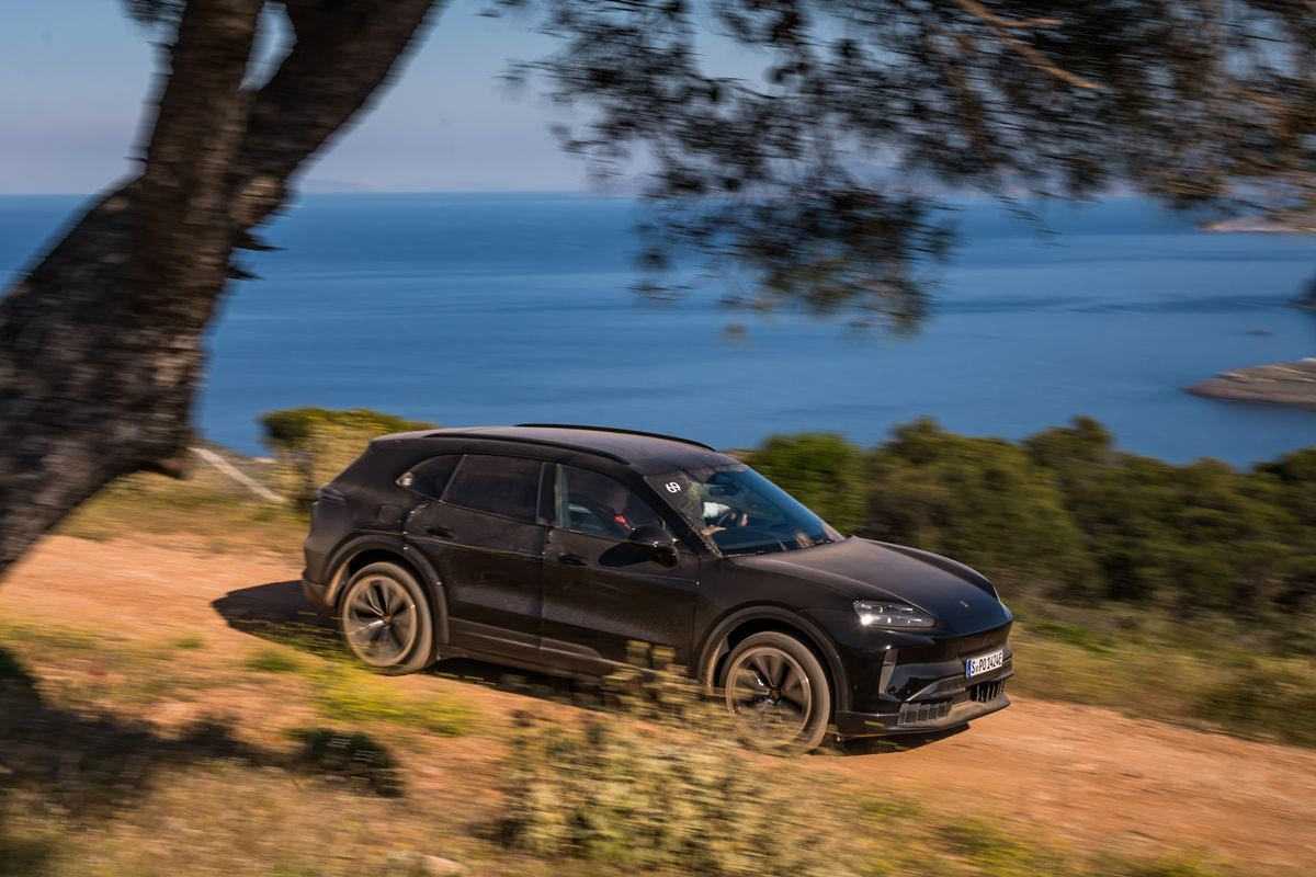 Cayenne Roadshow 2026: H Porsche μοιάζει να έχει πάντα την τελευταία λέξη και στα προηγμένα SUV