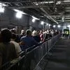 Πανζουρλισμός στο T-Center: Δεν χωράνε στους διαδρόμους οι δημοσιογράφοι