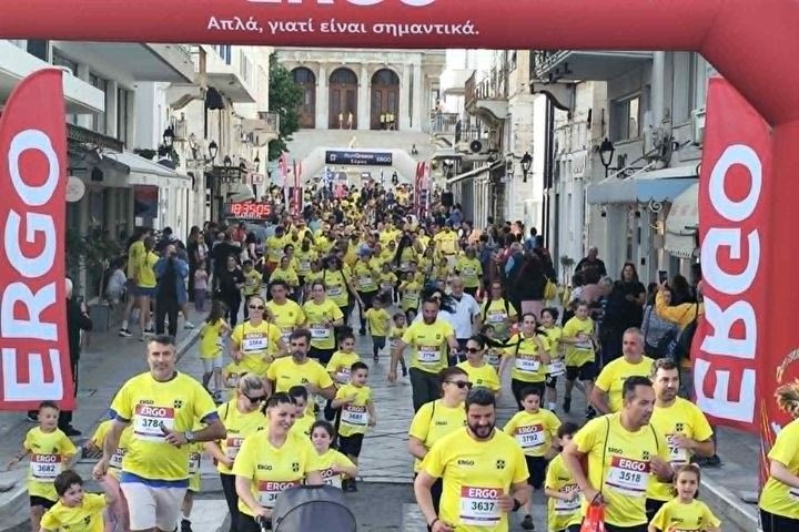 Run Greece Σύρος: Τρέχοντας στα πανέμορφα σοκάκια του νησιού