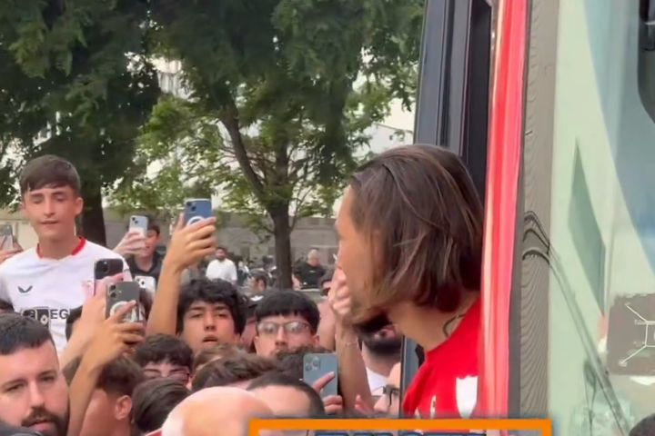 Σεβίλλη: “Ντου” από τους οπαδούς των Σεβιγιάνων στο λεωφορείο της ομάδας – Ο Γκούντελι απηύθυνε ομιλία