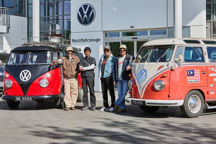 Τα ιστορικά VW Bulli επιστρέφουν στη γενέτειρά τους στο Αννόβερο, μετά από ταξίδι 20.000 χιλιομέτρων