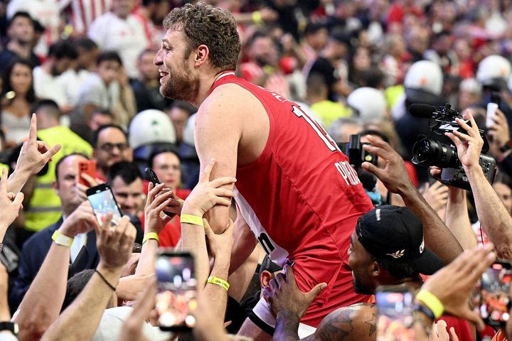 Το VIDEO της EuroLeague με τον Βεζένκοβ να διευθύνει τους πανηγυρισμούς στο T-Center
