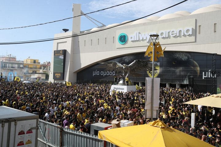 ΑΕΚ – Ολυμπιακός: Ένταση έξω από την Allwyn Arena μεταξύ φίλων της Ένωσης και αστυνομικών