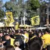 ΑΕΚ: Χιλιάδες κόσμος έξω από την Allwyn Arena για να παρακολουθήσει το παιχνίδι απέναντι στον Ολυμπιακό σε γιγαντοοθόνη