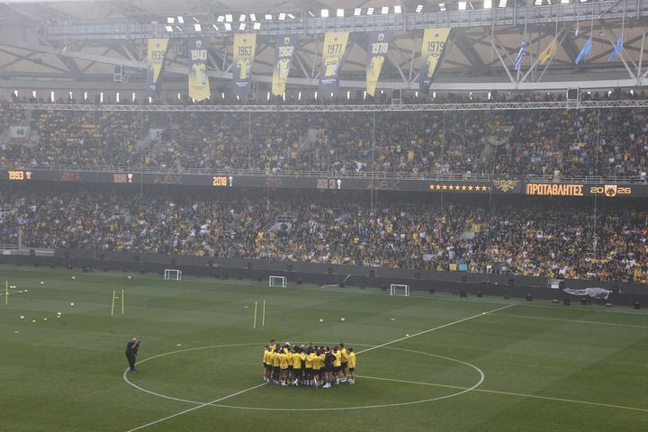 ΑΕΚ: Το VIDEO του SPORT24 από τα λάβαρα των πρωταθλημάτων στην Allwyn Arena εν όψει φιέστας