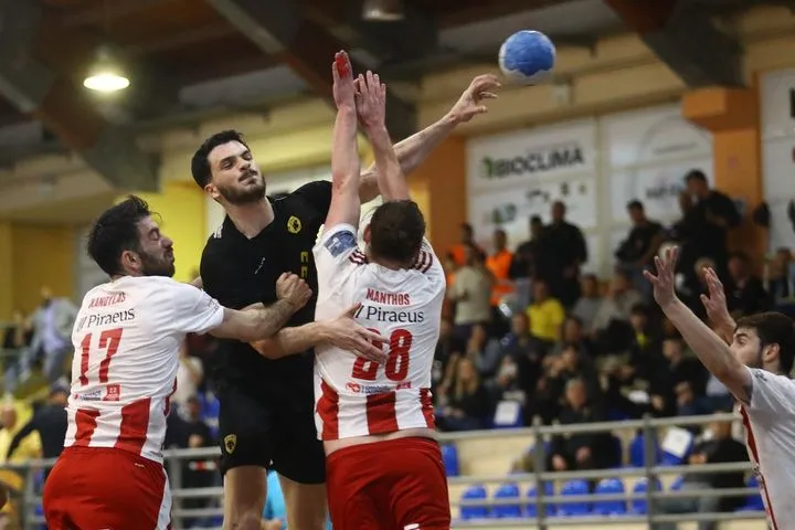 Πού θα δείτε τον τέταρτο τελικό της Handball Premier μεταξύ της ΑΕΚ και του Ολυμπιακού