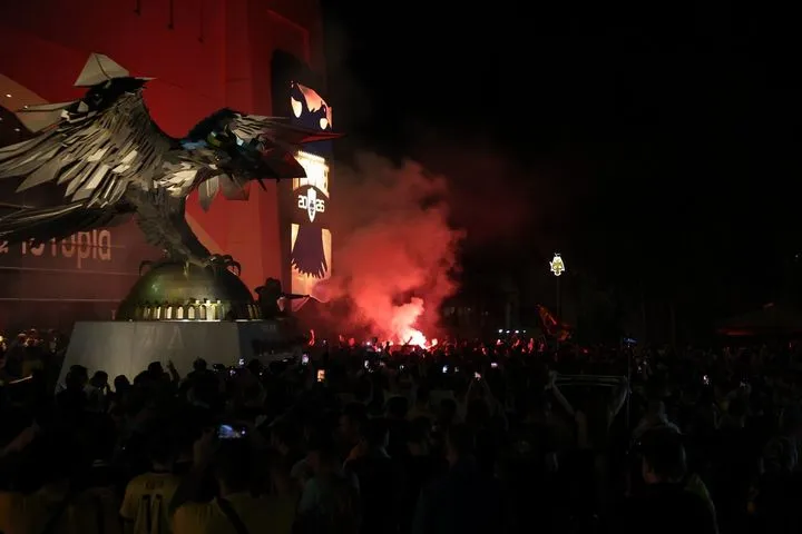 AEK: Το πάρτι τίτλου μεταφέρθηκε έξω από το γήπεδο, όλη η Νέα Φιλαδέλφεια στο πόδι