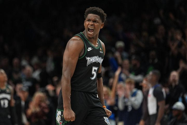 NBA: Ο Έντουαρντς κράτησε όρθιους τους Τίμπεργουλβς και έφερε τη σειρά στα ίσα μετά την αποβολή του Γουεμπανιαμά
