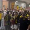 Αποθέωση των φίλων της ΑΕΚ στον Νίκολιτς: Περικύκλωσαν το αυτοκίνητό του