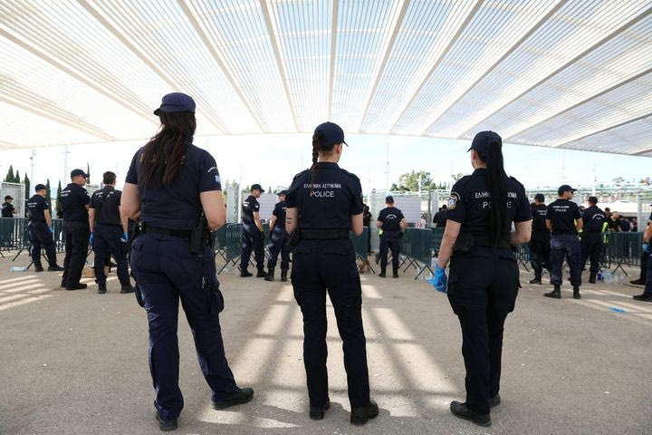 Πάνω από 100 προσαγωγές ατόμων χωρίς εισιτήριο στο Τ-Center