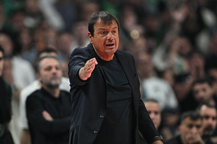 Αταμάν στο Instagram: "Οπαδοί του Ολυμπιακού η ομάδα σας δεν κατάφερε να παρατάξει ούτε έναν πραγματικό διεθνή παίκτη της Ελλάδας"