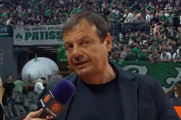 Αταμάν στο ημίχρονο: “Στα 25 χρόνια μου στην EuroLeague, δεν έχω δει κάτι τόσο περίεργο, όσο αυτό που γίνεται απόψε”