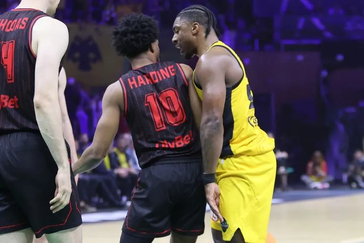 BCL Final Four 2026: Μπάρτλεϊ και Χάρντινγκ ήρθαν μούρη με μούρη στο 5′ του τελικού