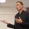 Ο Μπαρτζώκας στους παίκτες του Ολυμπιακού στα αποδυτήρια: “Να μείνετε ταπεινοί και συγκεντρωμένοι”