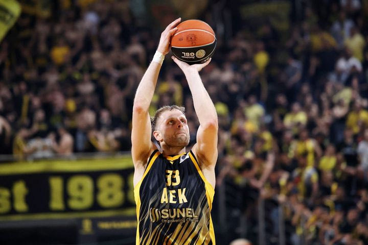Άρης Betsson – ΑΕΚ: Συγκλονιστικός ο Χαραλαμπόπουλος έκανε τρία ρεκόρ καριέρας στη Stoiximan GBL, παρά την ήττα της Ένωσης