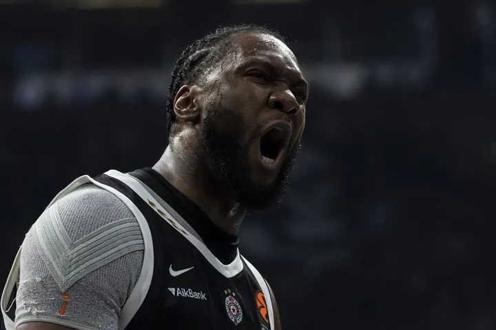 Ερυθρός Αστέρας – Παρτίζαν 78-89: Φερνάντο, Οσετκόβσκι και Μπράουν σκούπισαν την ομάδα του Ομπράντοβιτς και έφυγαν για τον τελικό της ABA Liga