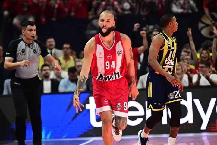 Τα highlights της επικράτησης του Ολυμπιακού απέναντι στη Φενέρμπαχτσε που τον έστειλε στον τελικό του Final Four της EuroLeague