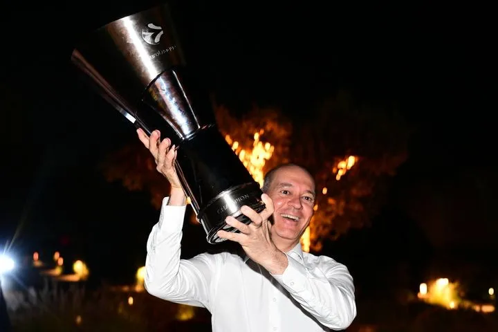 Ο Ολυμπιακός γιορτάζει: Οι φωτογραφίες από το δείπνο των πρωταθλητών Ευρώπης