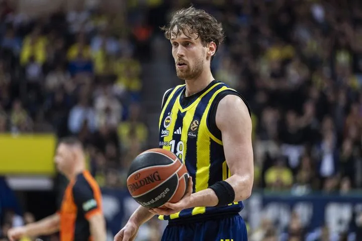 Φενέρμπαχτσε – Μπεσίκτας 72-85: Οι φιλοξενούμενοι σόκαραν την ομάδα του Γιασικέβιτσιους, αγωνία για Γιάντουνεν που αποχώρησε τραυματίας