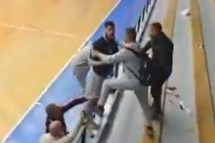 Νέα ένταση με Κάλινιτς μετά το Ζλάτιμπορ - Ερυθρός Αστέρας, σκαρφάλωσε στην εξέδρα