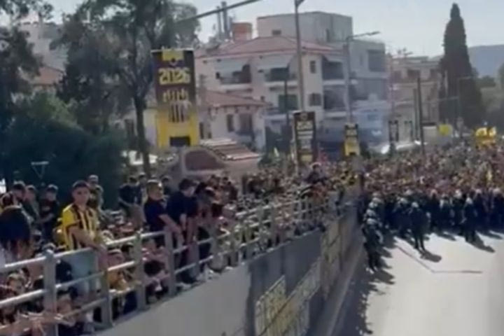 ΑΕΚ: Χιλάδες κόσμος της Ένωσης περιμένει την άφιξη των πρωταθλητών