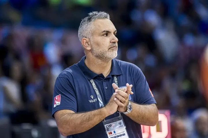 O Χριστόφορος Λειβαδιώτης οδήγησε την ΑΕΚ Λάρνακας σε τρίτο πρωτάθλημα τα τελευταία τέσσερα χρόνια και έγραψε ιστορία στην Κύπρο