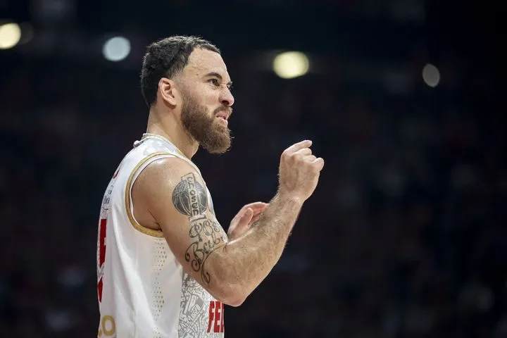 Ο Μάικ Τζέιμς απειλεί να μην κατέβει στο Game 2 της Μονακό με την Μπουργκ