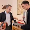 Κίνηση “σκακιστή”: Το δώρο του Μπαρτζώκα στον Μητσοτάκη