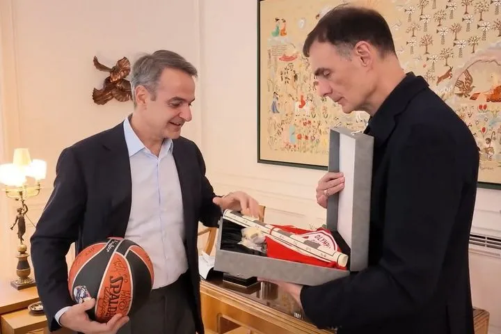 Κίνηση “σκακιστή”: Το δώρο του Μπαρτζώκα στον Μητσοτάκη