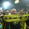 Ο Μάρκο Νίκολιτς με το κασκόλ της ΑΕΚ