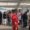 Ανυπόμονοι οι φίλοι του Ολυμπιακού: Έφτασαν στο T-Center 5,5 ώρες πριν το τζάμπολ του μεγάλου τελικού, άνοιξαν οι είσοδοι