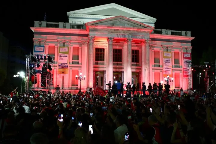 Ολυμπιακός: Χαλασμός στο Δημοτικό Θέατρο – Χιλιάδες κόσμος για το ευρωπαϊκό των ερυθρολεύκων
