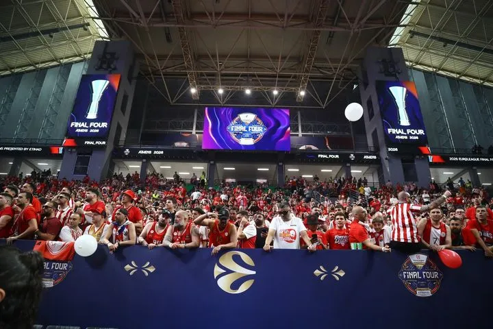 Ολυμπιακός, EuroLeague Final Four 2026: Κοκκίνισε το T-Center Athens, 13.000 φίλοι των ερυθρόλευκων δίνουν τον παλμό