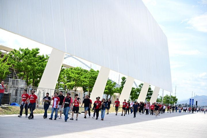 EuroLeague Final Four 2026: Οι πρώτοι φίλοι του Ολυμπιακού έφτασαν στο T-Center