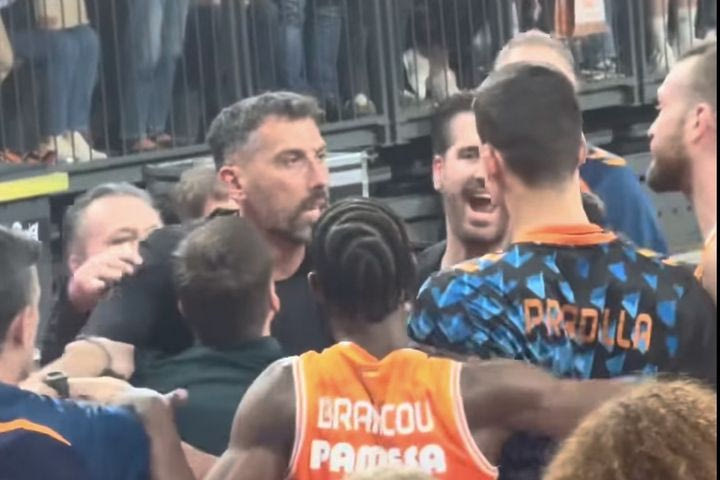 Παναθηναϊκού AKTOR: Το VIDEO με το σοβαρό επεισόδιο των μελών της αποστολής των πρασίνων με παίκτες και staff της Βαλένθια