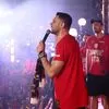 Συγκινητικός και βραχνιασμένος Κώστας Παπανικολάου: “Ολυμπιακός σημαίνει να έχει πάει 5 η ώρα το πρωί και να είσαι ακόμα εδώ και να φωνάζεις”