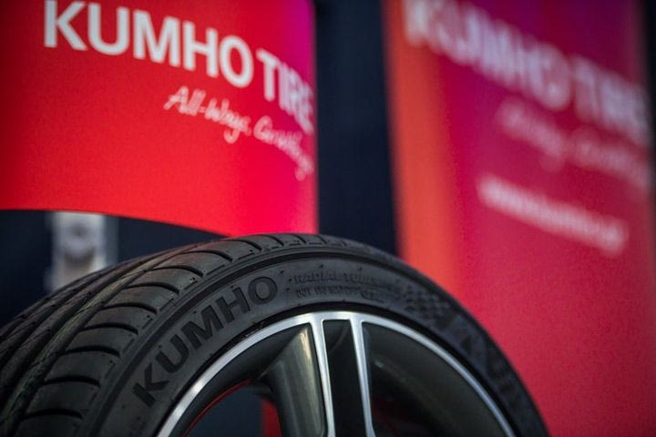 Η Kumho Tire με συνέπεια δίπλα στην “Ελπίδα” ενισχύει τον αθλητισμό χωρίς περιορισμούς