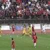 Βροχή από μπουκάλια στο Πύργος – Ζάκυνθος, τραυματισμός ποδοσφαιριστών και αποχώρηση των διαιτητών στα αποδυτήρια