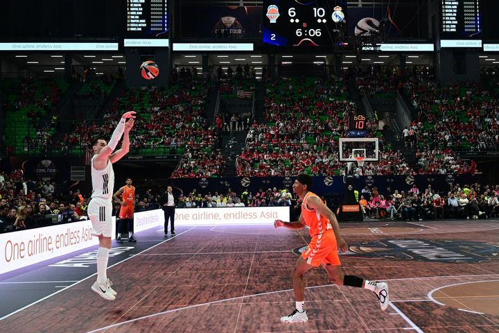 EuroLeague Final Four 2026: Οπαδοί του Ολυμπιακού έμειναν στο T-Center για το Βαλένθια – Ρεάλ